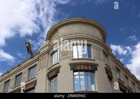 Vista dell'ex edificio postale del XIX secolo per la città di Châteauroux, situata nella Francia centrale rurale. Foto Stock