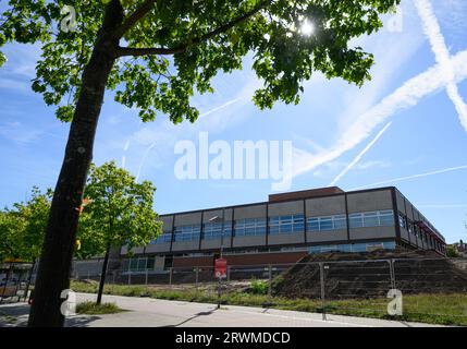 Dresda, Germania. 20 settembre 2023. Vista del cantiere della nuova Mensa della tu Dresda durante un tour stampa. Il 14 ottobre 2020, ebbe luogo l'inizio ufficiale della costruzione per la ristrutturazione della Neue Mensa Bergstraße. Nel settembre 2024 è previsto il completamento della ristrutturazione della mensa dell'università. Credito: Robert Michael/dpa/Alamy Live News Foto Stock