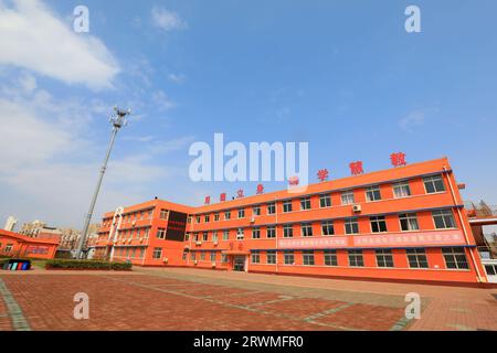 LUANNAN COUNTY, Cina - 30 marzo 2022: Scenario architettonico della scuola di formazione per insegnanti LUANNAN, Cina settentrionale Foto Stock