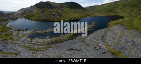 Un panorama di droni della Cwmorthin Slate Quarry nel Galles del Nord Foto Stock