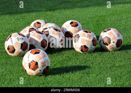 Friburgo, Deutschland. 20 settembre 2023. Friburgo, Deutschland 20. Settembre 2023: 1. BL - 2023/2024 - SC Freiburg Training IM Bild: Spielbälle der UEFA Europa League credito: dpa/Alamy Live News Foto Stock