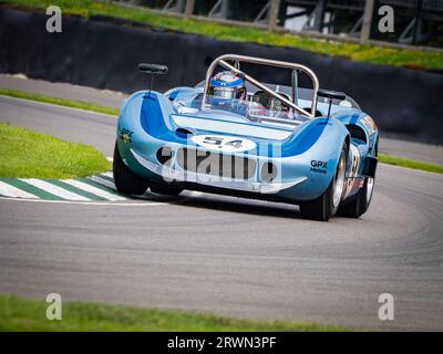 Una McLaren Chevrolet M1B in pista durante i test sul circuito automobilistico di Goodwood, West Sussex UK 2023 Foto Stock