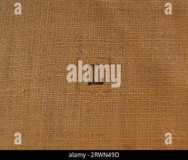 Lettera L. lettere di timbro su tessuto di lino Foto Stock