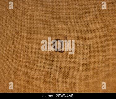 Lettera Q. lettere di timbro su tessuto di lino Foto Stock