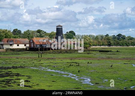 The Old Mill at Langstone Quay, Chichester Harbour on the Solent, Hampshire, Inghilterra, Regno Unito Foto Stock