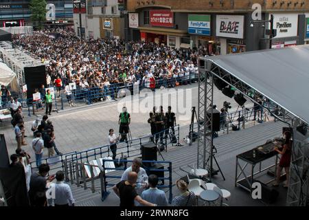 Tokyo, Giappone. 20 settembre 2023. Gli appassionati di corse si riuniscono per il Gran Premio di Formula 1 del Giappone "Formula 1 Tokyo Festival 2023" a Kabuki-cho, Shinjuku a Tokyo, Giappone, mercoledì 20 settembre 2023. Foto di Keizo Mori/UPI Credit: UPI/Alamy Live News Foto Stock