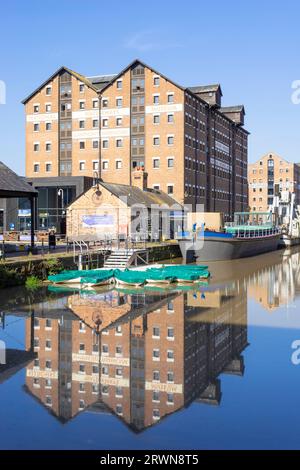 Moli di Gloucester magazzini vittoriani convertiti nel National Waterways Museum Llanthony Warehouse Gloucester Gloucestershire Inghilterra Regno Unito GB Europa Foto Stock
