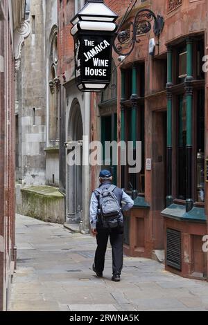 La prima caffetteria di Londra, la Jamaica Wine House (The Jampot), a St Michael's Alley nel quartiere finanziario della città di Londra, in Inghilterra. Foto Stock