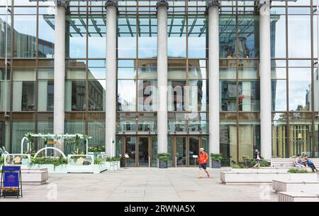 One Bishopsgate Plaza al 150 Bishopsgate, comprende un hotel di lusso, appartamenti e negozi nel quartiere finanziario della città di Londra, in Inghilterra. Foto Stock
