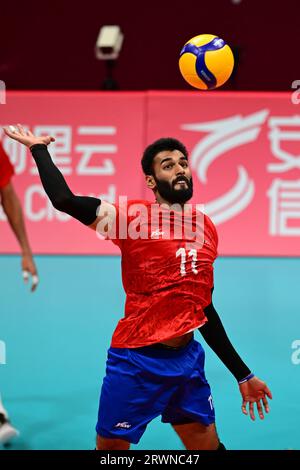 Hangzhou, Cina. 20 settembre 2023. Ashwal Raiof la squadra di pallavolo maschile dell'India in azione durante il 19 ° incontro preliminare di pallavolo maschile a livello C tra Repubblica di Corea e India tenutosi presso il Linping Sports Centre Gymnasium. Punteggio finale; India 3: 2 Repubblica di Corea. Credito: SOPA Images Limited/Alamy Live News Foto Stock