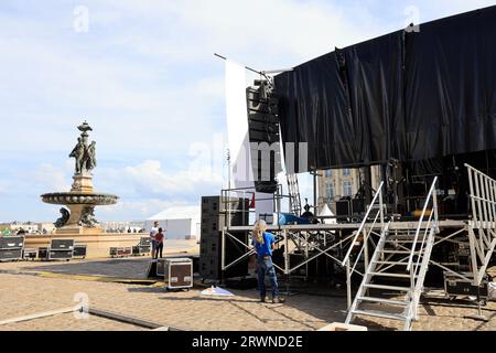 Bordeaux, Francia. 20 settembre 2023. Re Carlo III a Bordeaux. Preparativi a Place de Bourse a Bordeaux per l'arrivo di re Carlo III e di sua moglie la regina consorte Camilla il 22 settembre 2023. Il re e la regina potevano anche prendere il tram di Bordeaux. Bordeaux, Gironde, Francia, Europa. Foto di Hugo Martin / Alamy Live News. Foto Stock