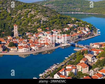 Vista aerea di Tisno su Murter, Croazia Foto Stock