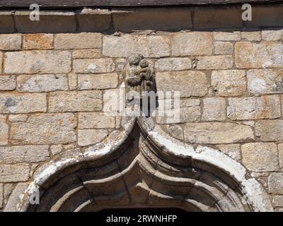 Scultura della Madonna con il bambino, Chapelle Saint Marc, Kervalet Bretagna Foto Stock