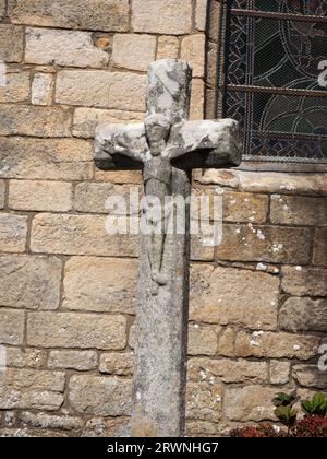 Crocifisso fuori Chapelle Saint Marc, Kervalet, Bretagna Foto Stock