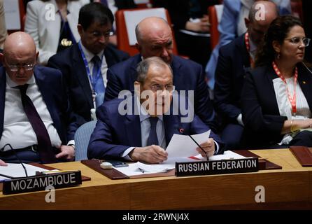 New York, Stati Uniti. 20 settembre 2023. Il ministro degli affari esteri della Federazione russa Sergey Lavrov interviene alla riunione del Consiglio di sicurezza delle Nazioni Unite per sostenere gli scopi e i principi della carta delle Nazioni Unite attraverso un multilateralismo efficace, mantenimento della pace e della sicurezza dell'Ucraina durante la 78a sessione del dibattito generale presso la sede delle Nazioni Unite mercoledì 20 settembre 2023 a New York. Foto di Jason Szenes/UPI credito: UPI/Alamy Live News Foto Stock