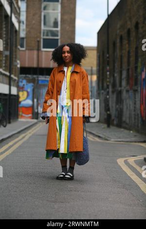Chioma Nnadi è chic alla London Fashion Week Foto Stock