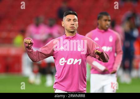 Gonzalo Montiel di Nottingham Forest durante la partita di Premier League tra Nottingham Forest e Burnley al City Ground, Nottingham lunedì 18 settembre 2023. (Foto: Jon Hobley | mi News) crediti: MI News & Sport /Alamy Live News Foto Stock