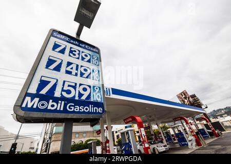 Los Angeles, USA. 20 settembre 2023. Prezzi della benzina da record a Los Angeles. I prezzi sono stati in media di circa 7 dollari al gallone per la benzina normale. 9/20/2023 Los Angeles, CA., Stati Uniti. (Foto di Ted Soqui/SIPA USA) credito: SIPA USA/Alamy Live News Foto Stock