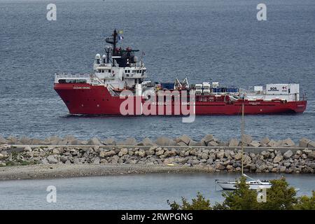 La nave umanitaria Ocean Viking arriva al porto di Marsiglia per uno scalo tecnico prima di partire al largo della costa libica. Foto Stock