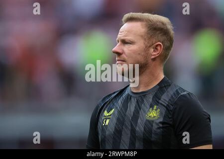 Milano, 19 settembre 2023. Simon Weatherstone Newcastle United First Team Coach guarda durante il riscaldamento prima della partita di UEFA Champions League a Giuseppe Meazza, Milano. Il credito fotografico dovrebbe leggere: Jonathan Moscrop / Sportimage Foto Stock