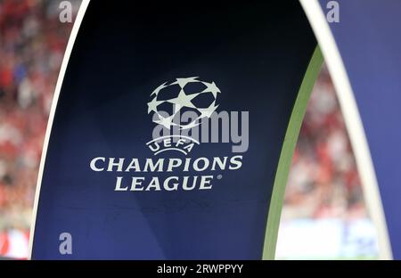 München, Deutschland 20. Settembre 2023: Fussball, Herren, Champions League, 1.Spieltag, Saison 2023/2024, FC Bayern München - Manchester United, Allianz Arena Hier das Logo der UEFA Champions League auf einem Torbogen, Symbolbild Foto Stock