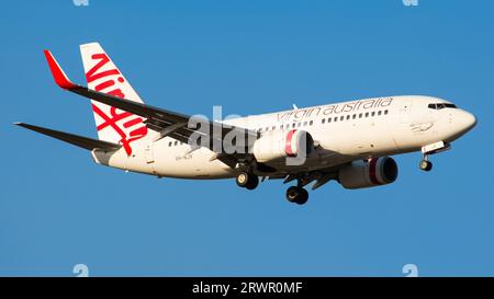 Boeing 737-700 della Virgin Australia Airlines in avvicinamento all'aeroporto di Perth, Australia Occidentale Foto Stock