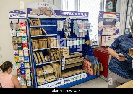 Miami Beach Florida, United States Post Office USPO, interno, forniture per la spedizione, buoni regalo, vendita espositori, ispanici ispanici latini latinoamericani immigrati Foto Stock