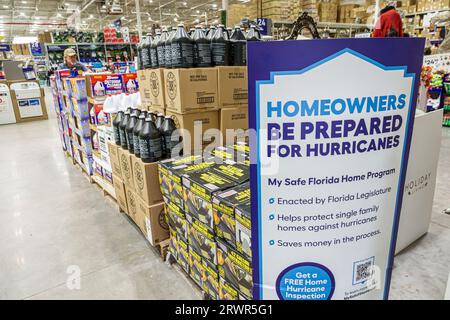 Miami Hialeah Florida,Lowe's Home Improvement,hardware big box store,interni interni interni,vendita espositori,spazio retail,scaffali,negozi di negozi di business b Foto Stock