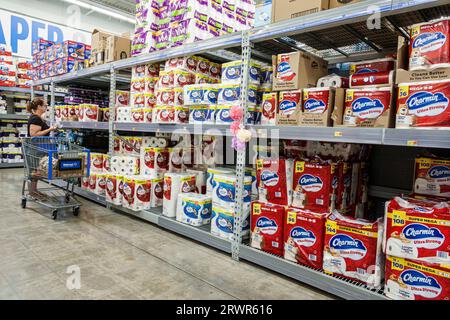 Miami Hialeah Gardens Florida, Walmart Supercenter all'interno dell'hotel, grandi magazzini a prezzi scontati, negozi commerciali, mercati commerciali Foto Stock