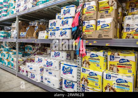 Miami Hialeah Gardens Florida, Walmart Supercenter all'interno dell'hotel, grandi magazzini a prezzi scontati, negozi commerciali, mercati commerciali Foto Stock