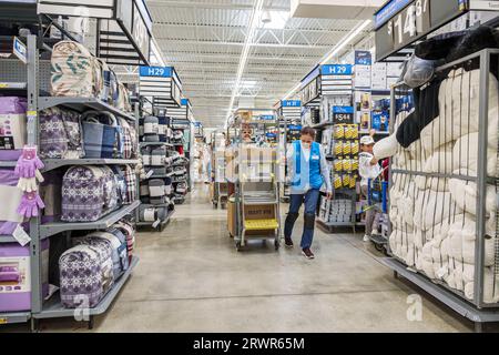 Miami Hialeah Gardens Florida, Walmart Supercenter all'interno dell'hotel, grandi magazzini a prezzi scontati, negozi commerciali, mercati commerciali Foto Stock