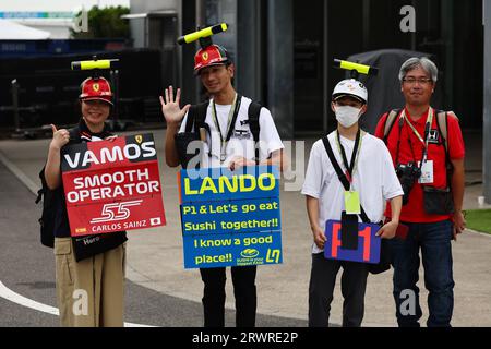 Suzuka, Giappone. 21 settembre 2023. Atmosfera del circuito - ventole. 21.09.2023. Campionato del mondo di formula 1, Rd 17, Gran Premio del Giappone, Suzuka, Giappone, giorno di preparazione. Il credito fotografico dovrebbe essere: XPB/Press Association Images. Credito: XPB Images Ltd/Alamy Live News Foto Stock