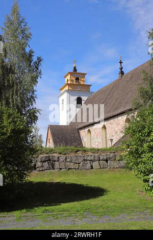 L'edificio della chiesa di Nederlulea del XV secolo a Gammelstad, vicino a Lulea, nella provincia svedese di Norrbotten. Foto Stock