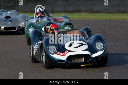 1958 Lister-Jaguar "Knobbly" guidata da Saif Assam nella gara del Trofeo Sussex al Goodwood Revival Meeting del 10 settembre 2023 a Chichester, in Inghilterra. ©20 Foto Stock