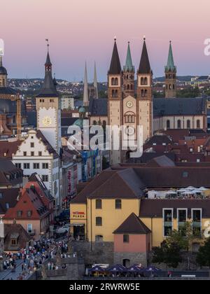 Vista da Marienberg alla chiesa romanica di San Cattedrale di Kilian, vecchio municipio, città vecchia, Würzburg, bassa Franconia, Franconia, Baviera, Germania, Europa Foto Stock