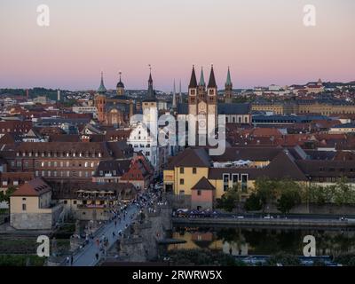 Vista dal Marienberg al vecchio ponte principale, il romanico St Cattedrale di Kilian, vecchio municipio, città vecchia, Würzburg, bassa Franconia, Franconia, Foto Stock