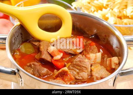 Gulasch nel piatto Foto Stock