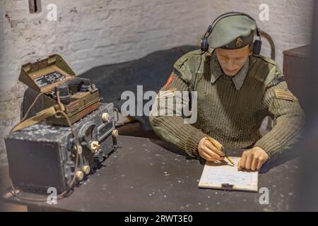 I manichini e l'equipaggiamento militare nella fortezza della cima della Rocca di Gibilterra, i grandi tunnel d'assedio, il patrimonio militare. Roccia di Gibilterra Foto Stock