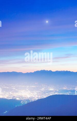 Immagine chiave della catena montuosa Hotaka, della città di Matsumoto e della Stella serale vista da Ohgahana Foto Stock