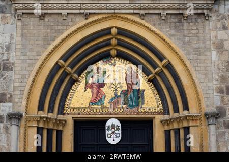 Portale laterale della Cattedrale di Bonn Foto Stock