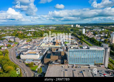 Vista aerea dell'esterno del centro commerciale EK Centre a East Kilbride, South Lanarkshire, Scozia, Regno Unito, Foto Stock