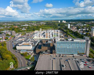 Vista aerea dell'esterno del centro commerciale EK Centre a East Kilbride, South Lanarkshire, Scozia, Regno Unito, Foto Stock