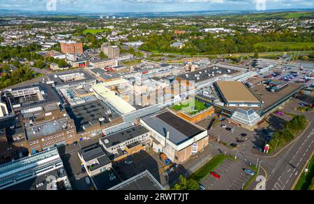 Vista aerea dell'esterno del centro commerciale EK Centre a East Kilbride, South Lanarkshire, Scozia, Regno Unito, Foto Stock