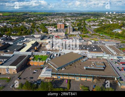 Vista aerea dell'esterno del centro commerciale EK Centre a East Kilbride, South Lanarkshire, Scozia, Regno Unito, Foto Stock
