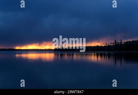 Atmosfera serale presso il lago Astotin, Elk Island National Park, Canada Foto Stock