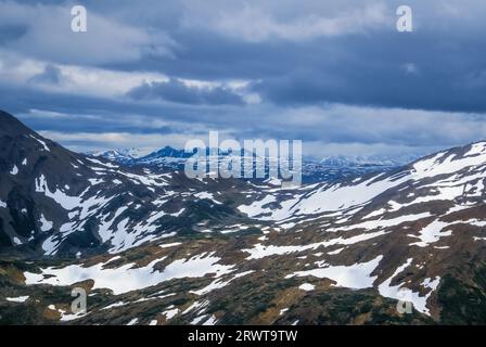Catena montuosa Dientes de Navarino coperta di neve in Cile Foto Stock
