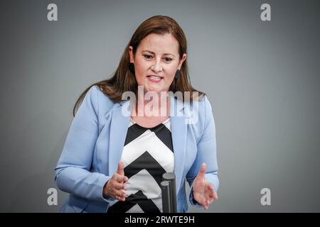 Berlino, Germania. 21 settembre 2023. Janine Wissler, leader del partito di sinistra, parla alla sessione del Bundestag. Il tema è la futura legge di finanziamento. Crediti: Kay Nietfeld/dpa/Alamy Live News Foto Stock