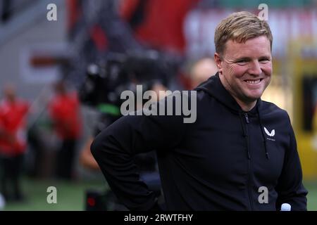 Eddie Howe, capo allenatore del Newcastle United FC, guarda la partita di calcio della UEFA Champions League tra l'AC Milan e il Newcastle United FC allo Stadio Giuseppe Meazza il 19 settembre 2023 a Milano, Italia. Foto Stock