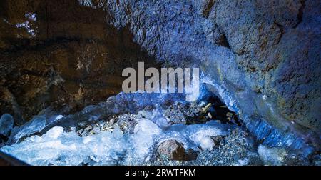 Yamanashi Landscapes Narusawa Ice Cave Hell Hole (Monumento naturale) Foto Stock