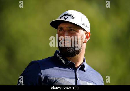 File Photo datato 15-09-2023 di Jon Rahm, che ha vinto tre dei suoi primi cinque eventi dell'anno e poi ha aggiunto il suo secondo titolo principale al Masters ad aprile, finendo anch'esso secondo alla pari nell'Open Championship. Ha vinto solo uno dei suoi tre incontri a Parigi cinque anni fa, ma è stato fondamentale, battendo Tiger Woods in singolare. L'artista europeo di spicco a Whistling Straits con tre punti e mezzo da cinque partite. Data di emissione: Giovedì 21 settembre 2023. Foto Stock